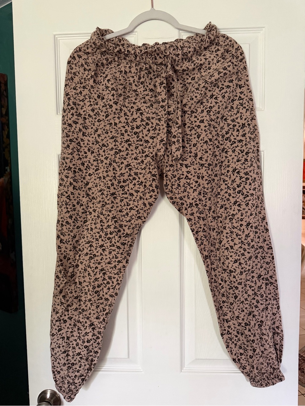 Daytrip Beige Floral Print Jogger Pants